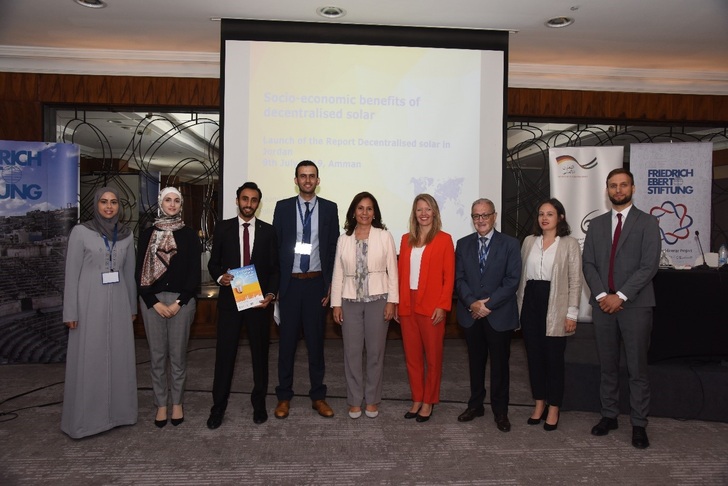 Her Excellency Hala Zwati Energy Minister (centre), EDAMA Chairman Dr. Duried Mahasneh, with SolarPower Europe representatives Máté Heisz and Naomi Chevillard, Friedrich-Ebert-Stiftung representatives Franziska Wehinger and Hamzeh Bany Yasin and EDAMA representatives Bushra Hattab, Reem Almasri and Abdallah Alshamali.