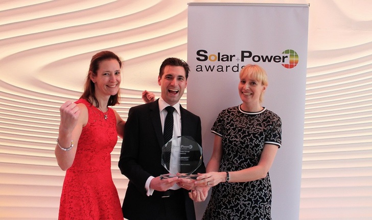 Lydia Hermes, Corinne Rijntjes and Pol Spronck of Solarwatt at the Solar + Power Awards 17 ceremony at The Dylan Hotel, Amsterdam. - © Solarwatt
