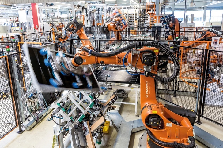 SOLARWATT will double its solar panel production capacitiy in Dresden/Germany.