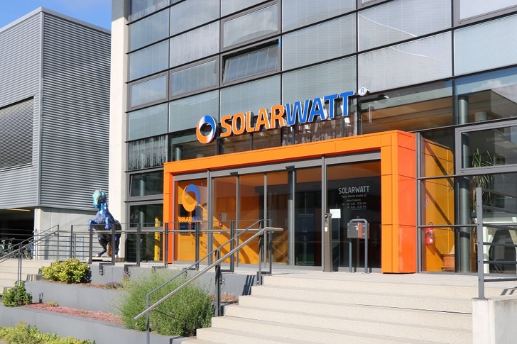 Solarwatt reports record business, but urges the German goverment to remove the 52-gigawatt solar cap for further market growth. - © Solarwatt
