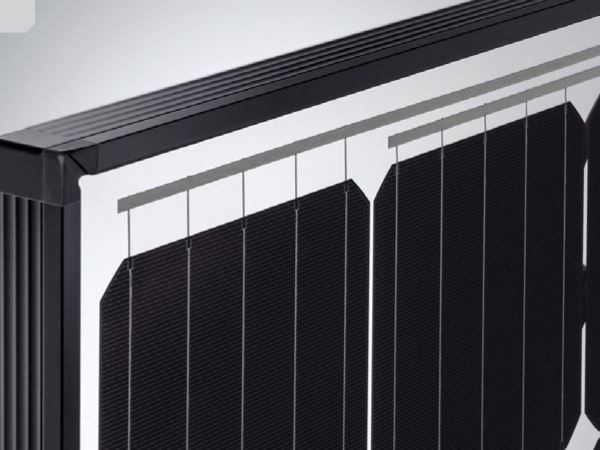 The Sunmodule Bisun glassglass technology ensures mechanical durability and improved degradation behavior.