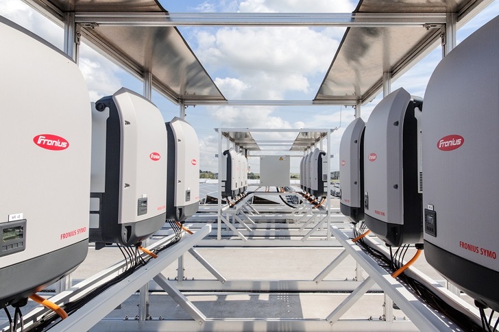 In conjunction with the Fronius Smart Meter, the Fronius Symo and Fronius Eco offer an excellent foundation for energy sector integration in the commercial sector.