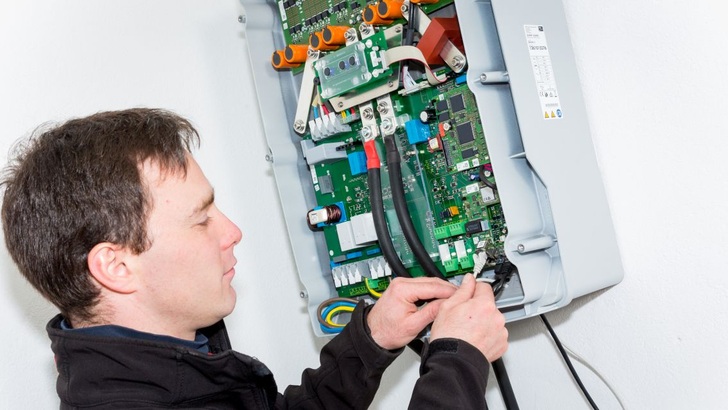 Connecting the communication wires with the inverter.