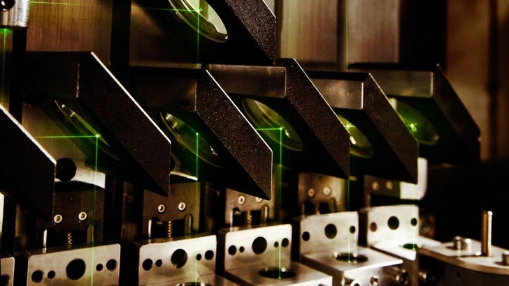 With the new laser structuring process, manufacturers can now produce the organic solar films completely in a roll-to-roll process.