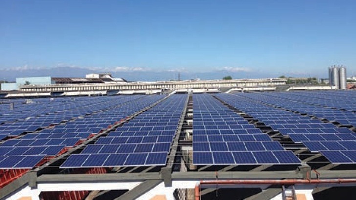Largest PPA project in Italy: 3 MW rooftop installation on a L’Oreal facility, Torino, Italy. The system supplies about 30 percent of the power required on site. - © Qualenergia
