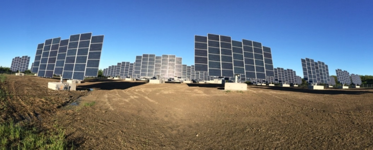 D100 tracker in the Solar Garden in Ontario. - © DEGERenergie
