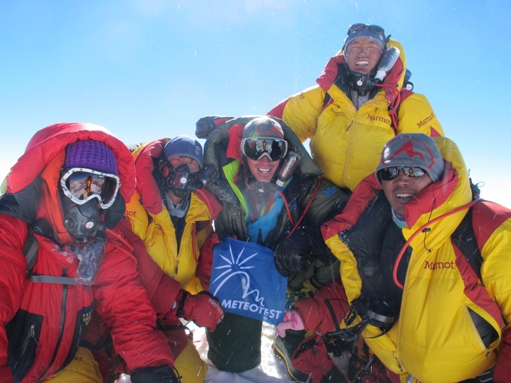 Staff members of Meteotest climbed on the rooftop of the world: Mount Everest in the Himalaya. - © Meteotest
