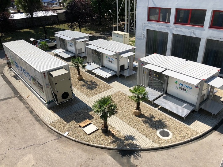 Efficient energy storage systems and intelligent energy management systems play a crucial role in hybrid installations.