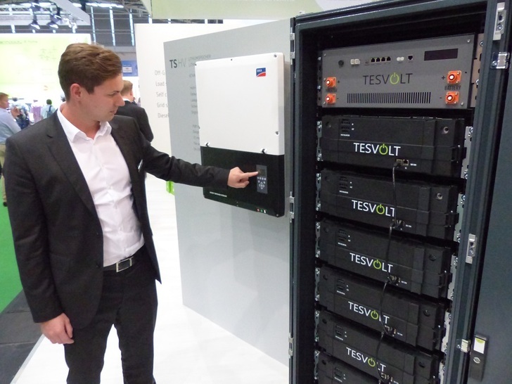 Simon Schandert, CTO of Tesvolt, with the high-voltage storage system TS HV 70.