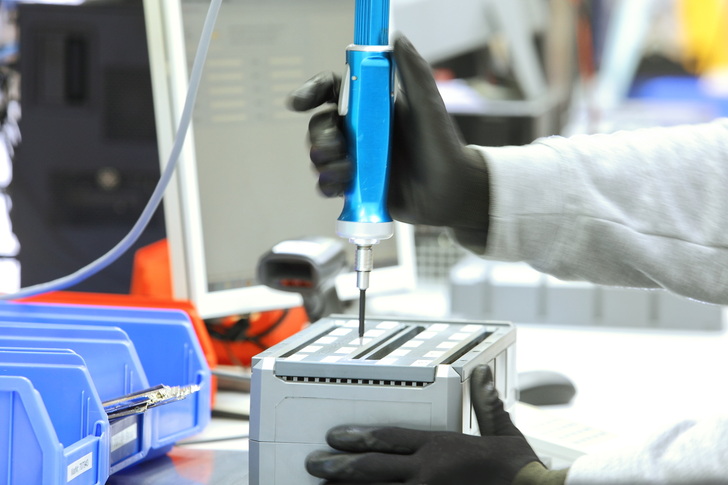 The production of lithium batteries is a big business in almost automatically driven factories. The growing scale of production lines drives the decline in prices.