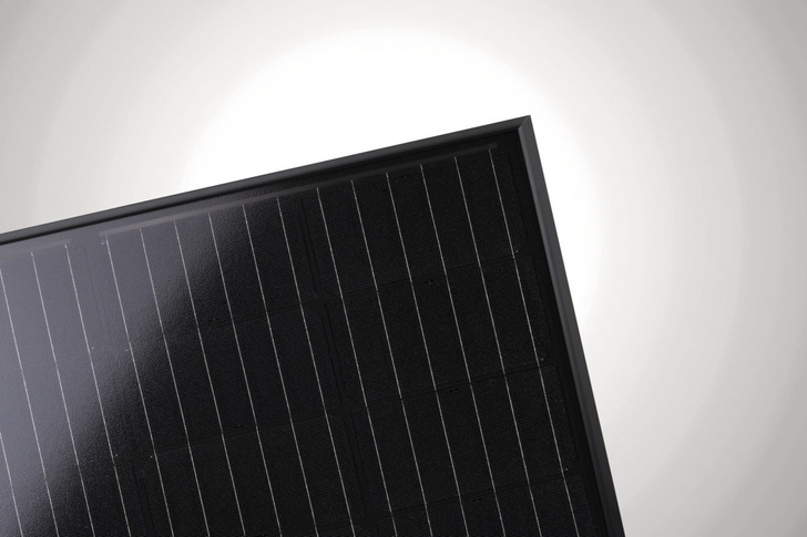Hanwha Q Cells opted for the M4 wafer, measuring 161.7mm, in its Q.PEAK DUO BLK G-6 modules. - © Hanwha Q Cells
