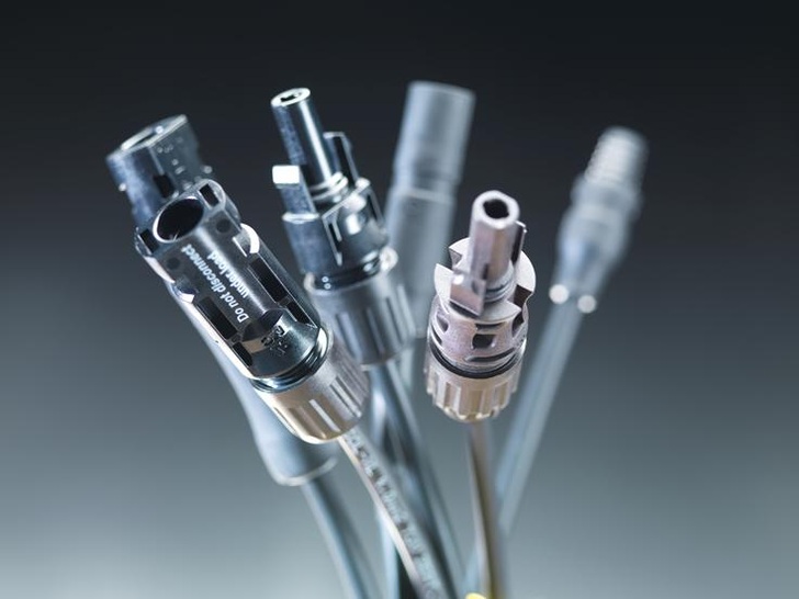 Market leader Multi-Contact and TÜV Rheinland say there is a high risk using crossover connectors from different manufacturers.