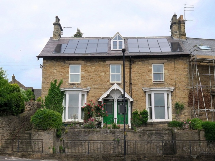 850,000 UK homes are already fittet with solar panels. - © Viridian Solar
