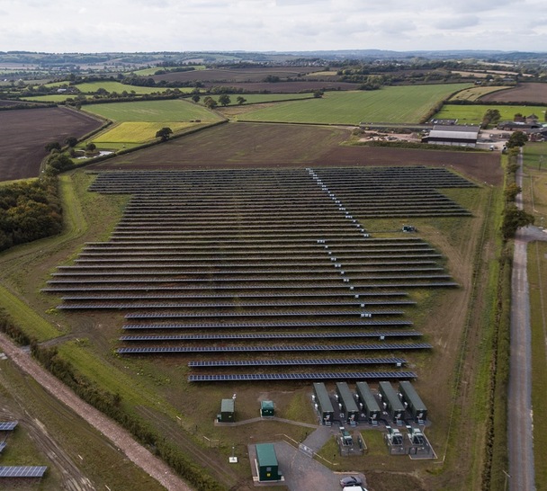 The first subsidy-free PV plant in UK: The 10 MW Clayhill solar farm with combined 6 MW of battery energy storage of BYD and 1500V inverters of Huawei. - © Anesco
