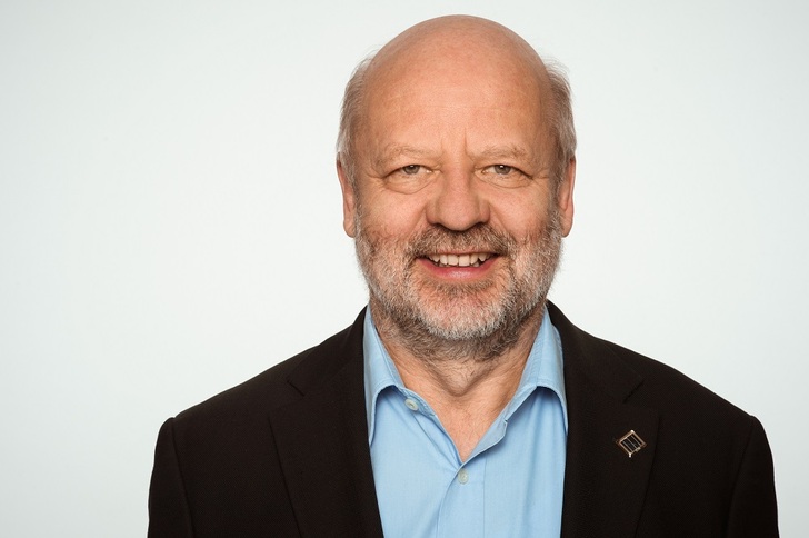 The Ukrainian government stimulates the foreign renewable investment with lucrative feed-in tariffs and active support on approval questions, Hans-Josef Fell says.