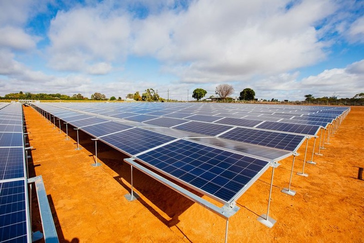 The slender legs make the PEG system less demanding in terms of material.