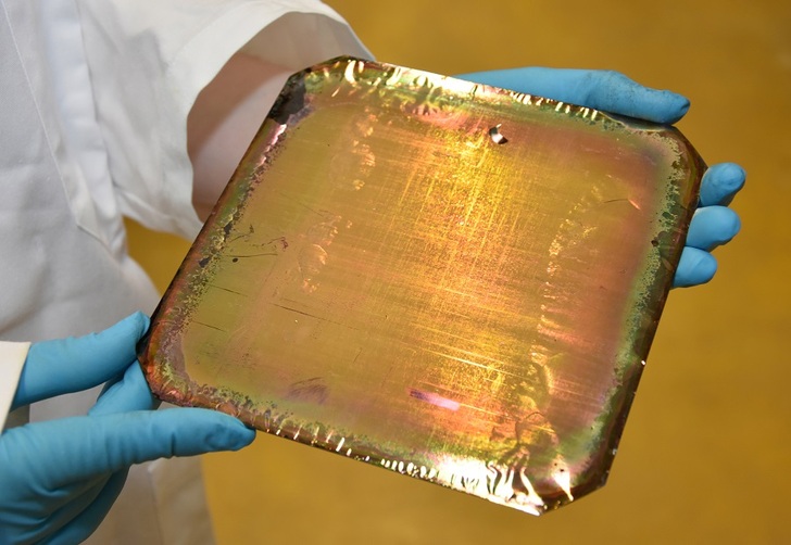 Battery cells with silicon anodes could store up to ten times more energy than the previous cells with graphite anodes.
