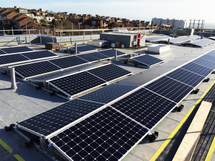 The distributing partnership includes the ValkPro+ flat roof system. - © Valk Solar Systems
