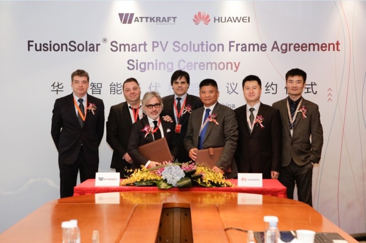 Signing ceremony of the framework agreegment: Huawei Solar will support Wattkraft to extend their business.