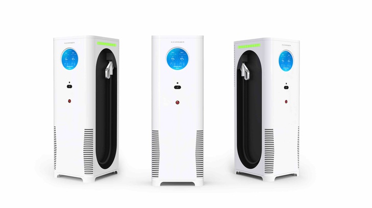 XCharge`s Momentum: electric vehicles can be charged using all voltage levels, Tesla drivers can use an adapter.