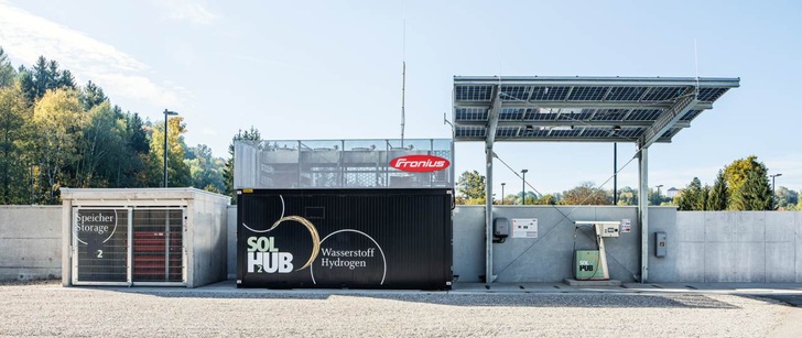 The Fronius SolHub forms the central piece around which the entire project revolves.