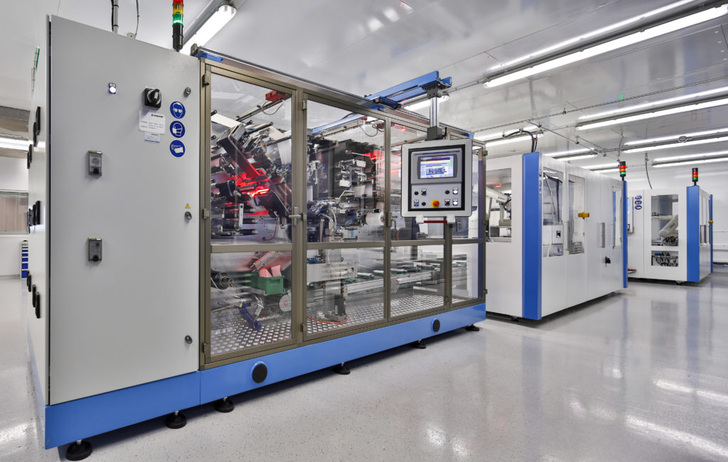 Since 2014, the ZSW has been operating a research platform for the industrial production of large lithium-ion cells in the PHEV-1 format (FPL), which is unique in Europe. With ZellkoBatt the facilities will be expanded.