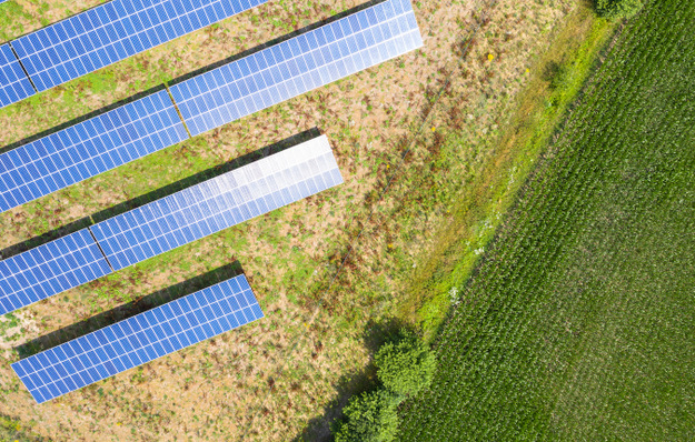 The secured innovation projects include three hyrbrid installations combining photovoltaics and battery storage.