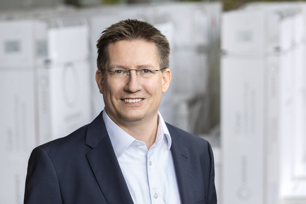 Prior to joining sonnen, Oliver Koch held management positions in various companies such as the US solar company Paramount Solar.