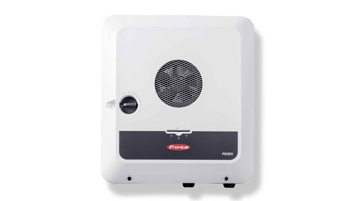 The single-phase Primo GEN24 Plus impresses with an array of features and interfaces and comes with everything you need to integrate storage, heat pumps or wall boxes into a PV system.