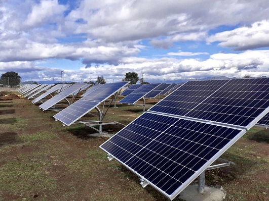 The system Pure Aluminium Tracker requires extremely low energy consumption and offers at least 25% higher energy efficiency compared to fixed mounting systems.