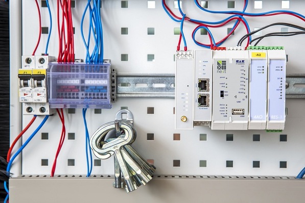 By networking thousands of decentralised units in the virtual power plant using remote control technology, Next Kraftwerke enables optimised dispatch and trading of the aggregated capacity of electricity producers, storage facilities and consumers.