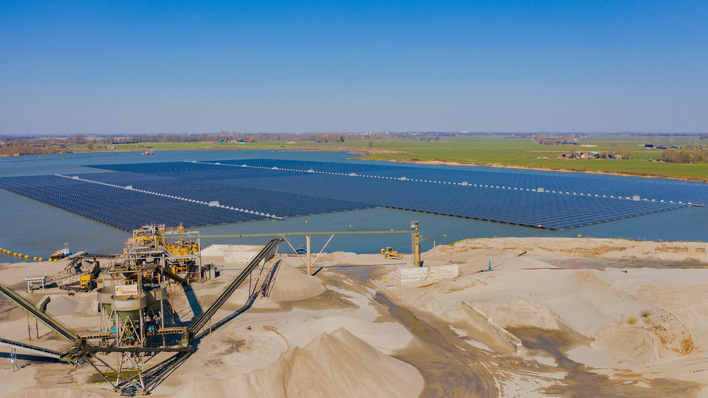 27.4 MW floating PV park in Zwolle/Netherlands, developed by BayWa r.e. Now RWE is also entering this market segment.