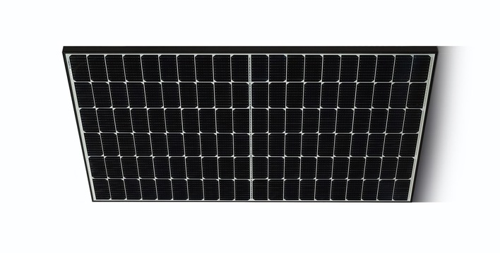 The half-cell modules have a better performance, a lower temperature coefficient and a higher output than conventional modules.