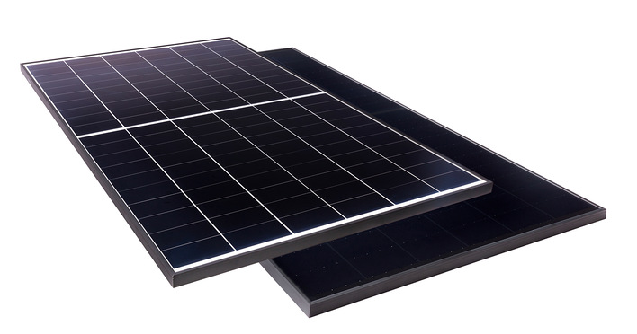 In addition to the version with a white back sheet, the Zebra is also available in an all-black variant that is particularly suitable for applications where aesthetics matter.