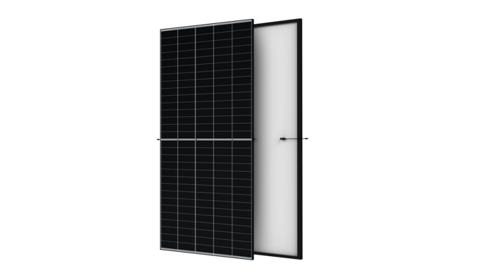 As all Vertex modules, the 510W features 210mm cells and high-density interconnect technology to deliver up to 21.2% module efficiency.