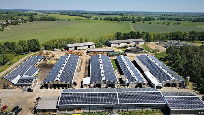 Agrar Planetal Lütte has tapped into an additional source of income by leasing its huge roof area.