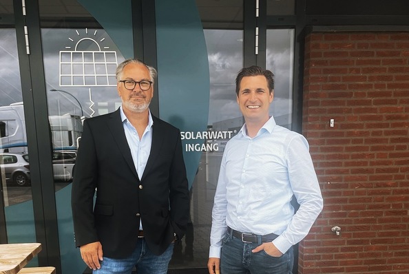Detlef Neuhaus (l).and Pol Spronck of Solarwatt.