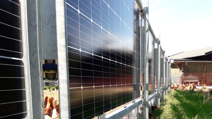 Originally the concept was developed for the construction of solar plants on agricultural land, Elektrotechnik Leitinger has developed it further into a solar fence.