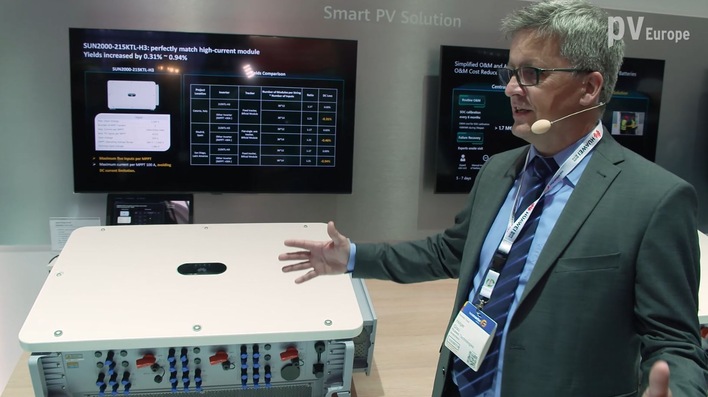 Holger Grau from Huawei FusionSolar presents the news at Intersolar Restart 2021.