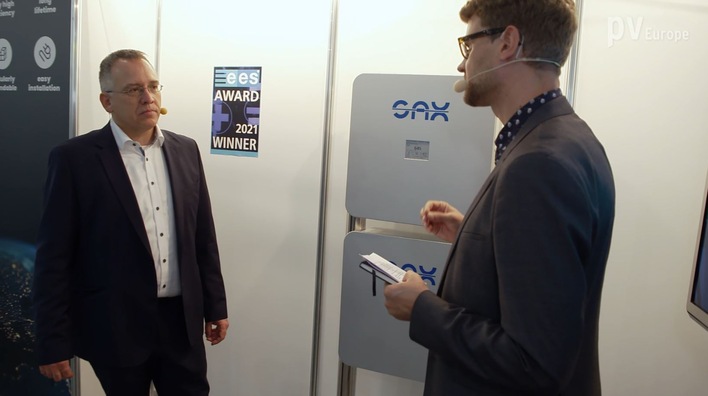 Bernd Spindler (left) from Sax Power is telling us more about this stunning innovation.