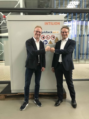 Partners (from left to right): Manuel Schmidt (Business Unit Manager of Intilion GmbH) and Joachim Goldbeck (founder of Goldbeck Solar) want to advance the PV and storage industry together in the future.