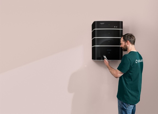 AC-1 storage system with electronic module and three battery modules (7.2 kilowatt hours).