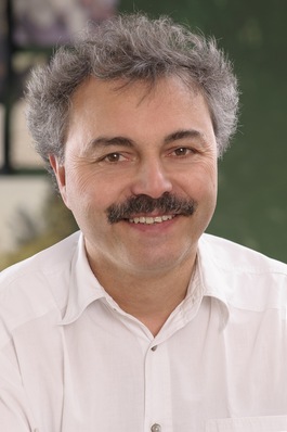Thomas Giesinger, who has been active in varied ways with Friends oft the Earth Germany for many years, has put it to the test: Are we really living in a climate and eco dictatorship in Germany? Or are we heading toward one? What do the sober figures say?