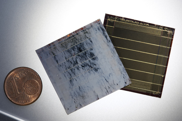 A research team at KIT developed marbled-look perovskite modules in cooperation with Sunovation.