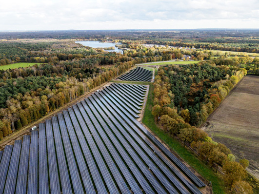 The solar park "Losser" is located in the Dutch province of Overijssel and has a total capacity of 26.9 MW.