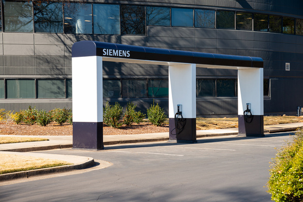 Installed in three days: prototype charging infrastructure at the Siemens site in the US state of Georgia.
