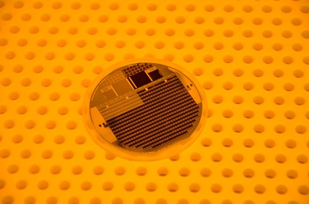 Thanks to improved antireflection layers, the efficiency of the best four-junction solar cell to date improved from 46.1 to 47.6 per cent.
