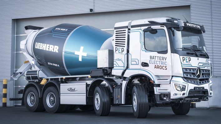 At first glance, it looks like a conventional concrete mixer. But the electric drive ensures a whisper-quiet journey to the construction site.