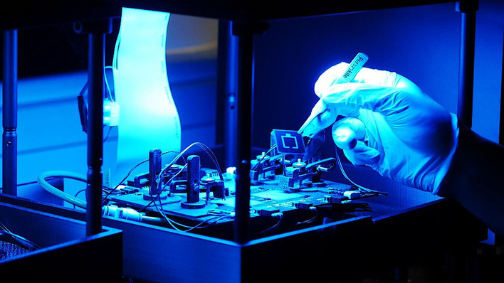 The new record was achieved on the basis of an industrially dewable crystalline solar cell.