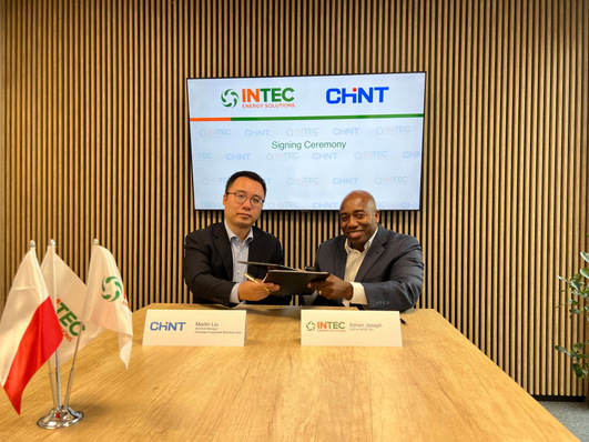 The signing ceremony for the expansion of the partnership scope of Intec and Chint.